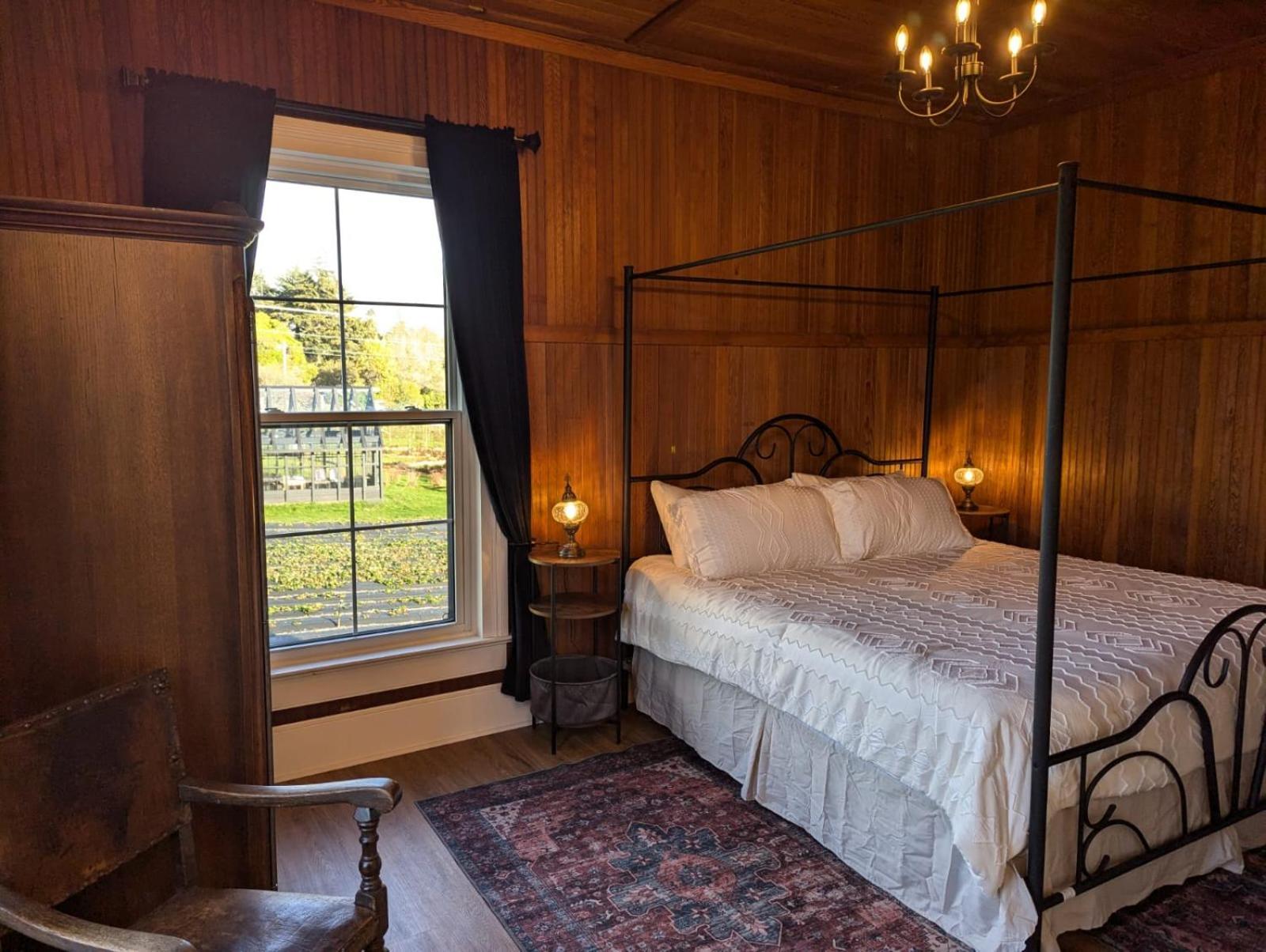 Woodside Farm Country Inn Sooke Extérieur photo