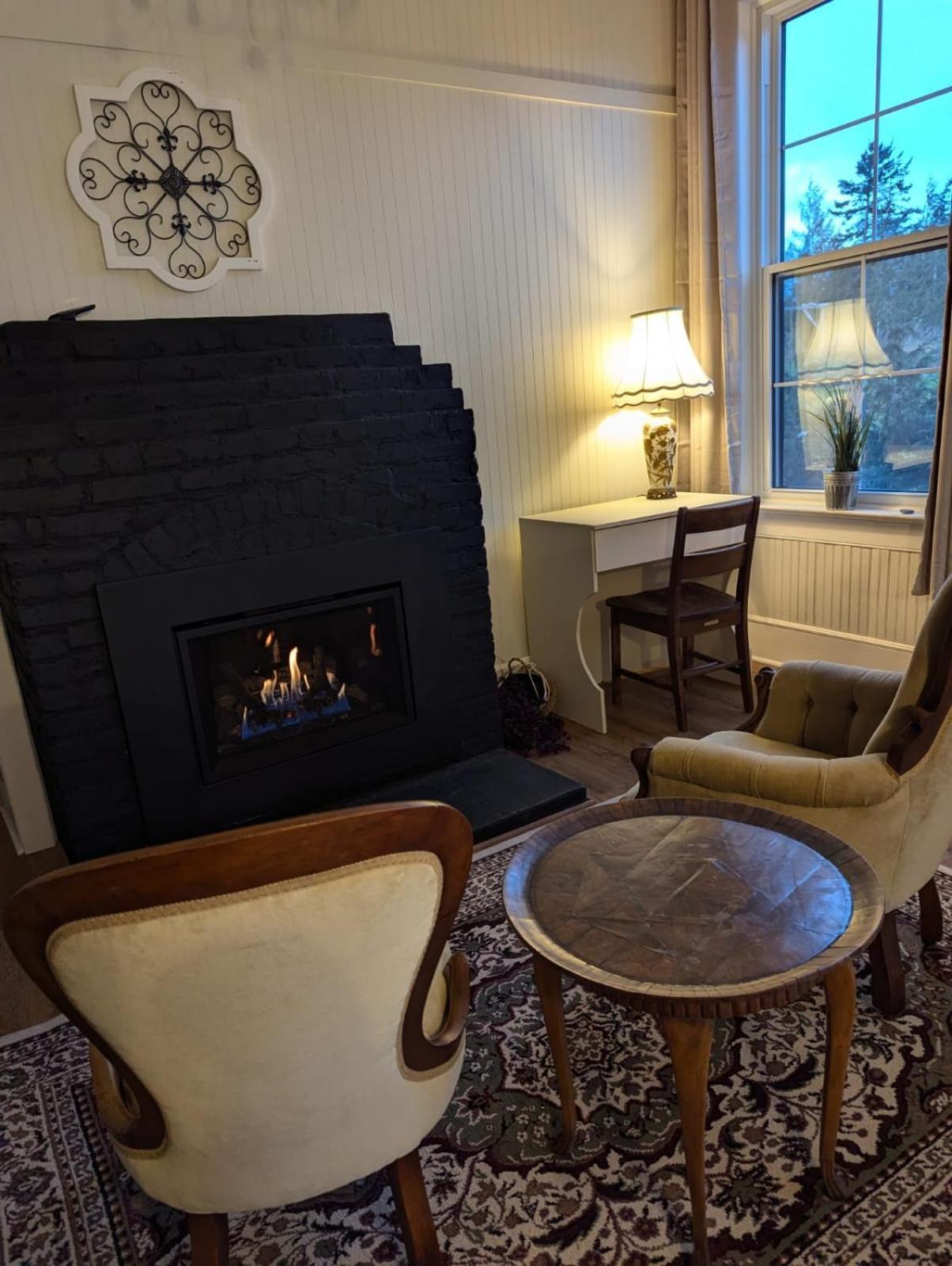 Woodside Farm Country Inn Sooke Extérieur photo