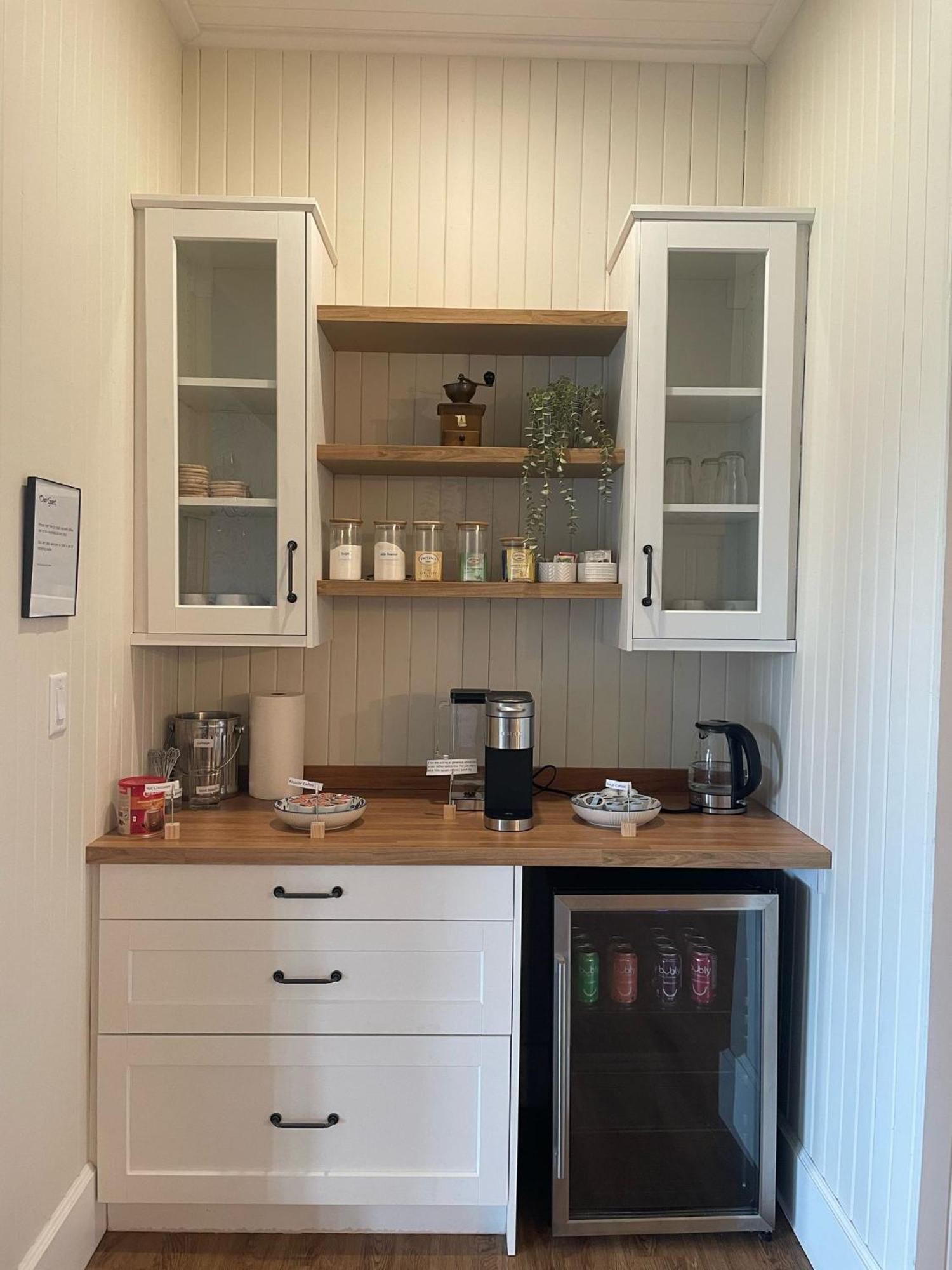 Woodside Farm Country Inn Sooke Extérieur photo